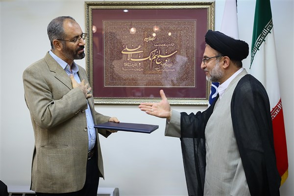 محسن مومنیشریف به عنوان رئیس حوزه هنری ابقا شد